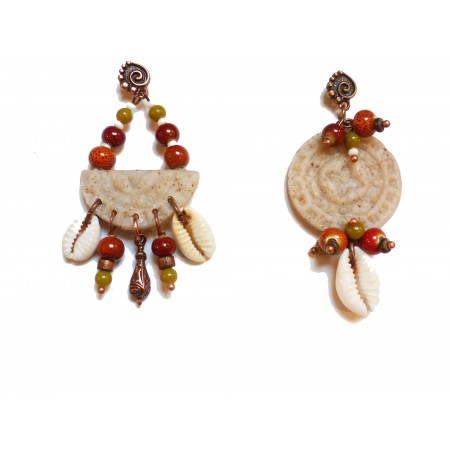 Boucles d'oreilles asymétriques "Kuzola" orange olive