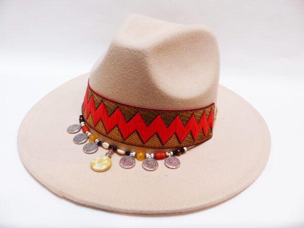 Chapeau à bijou corail en feutre beige T.U. ajustable
