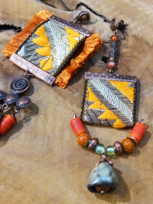 Boucles d'oreilles asymétriques orange vermillon mint