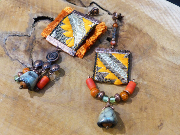 Boucles d'oreilles asymétriques orange vermillon mint