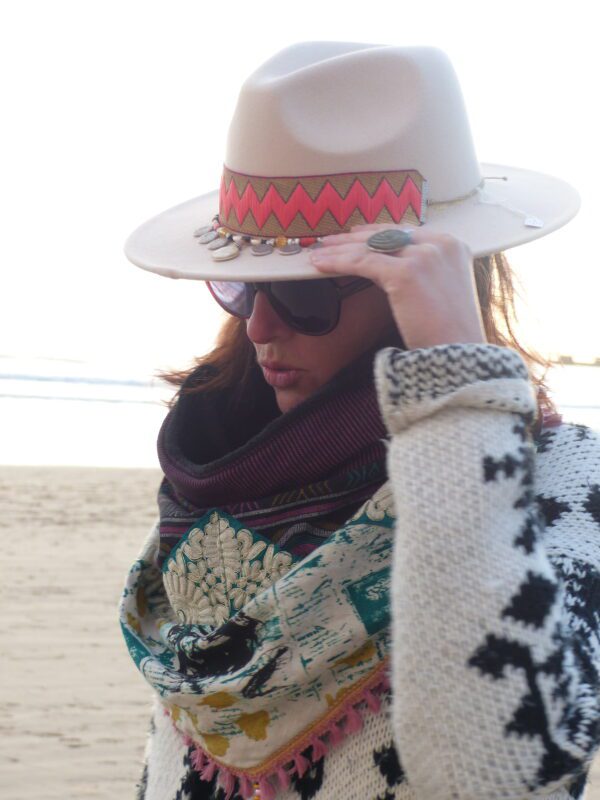 Chapeau à bijou corail en feutre beige T.U. ajustable