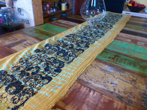 Chemin de table moutarde