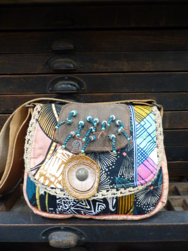 Sac besace patchwork et perles petit modèle