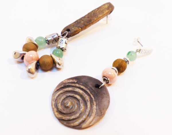 p125à755- Boucles d'oreilles asymétriques mint pêche or