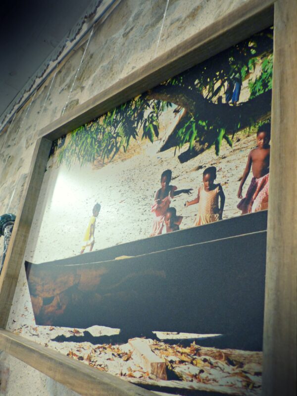 Photo de Zanzibar "des enfants et des boutres"  sur aluminium