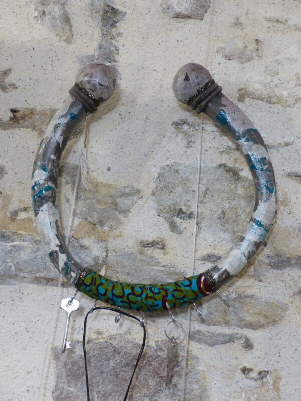 P1300303 Collier torque raku XXL de décoration murale porte-bijoux/clefs