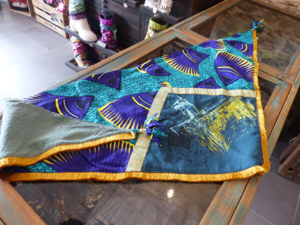 CHECHE "plumage bleu et jaune"