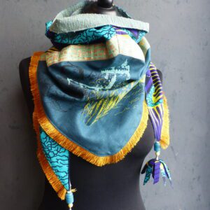 CHECHE "plumage bleu et jaune"