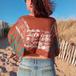 Top caramel sérigraphié, à nouer, taille unique