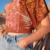 Top caramel sérigraphié, à nouer,  taille unique