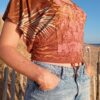 Top caramel sérigraphié, à nouer,  taille unique