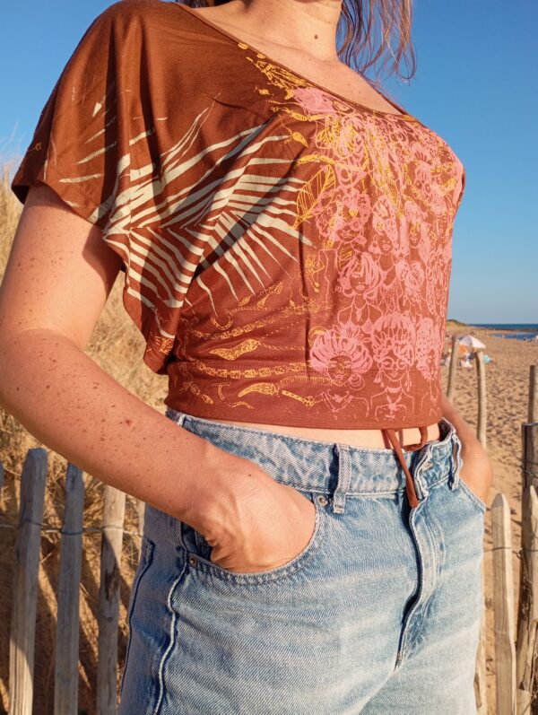 Top caramel sérigraphié, à nouer,  taille unique