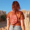 Top caramel sérigraphié, à nouer,  taille unique
