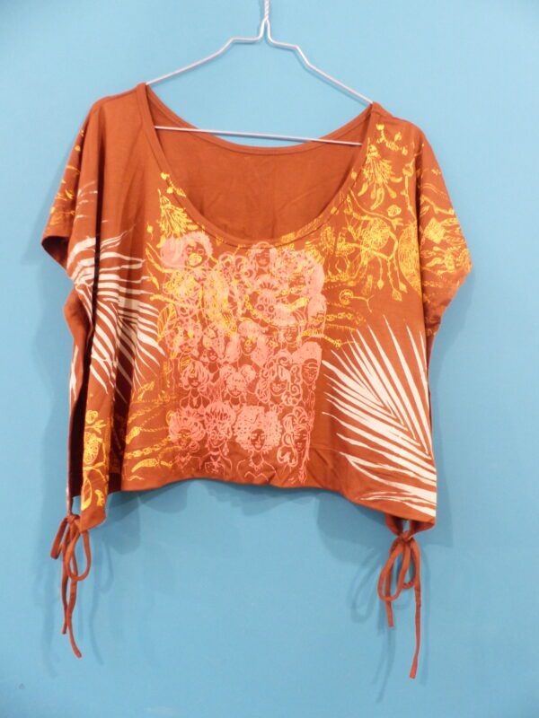 Top caramel sérigraphié, à nouer,  taille unique