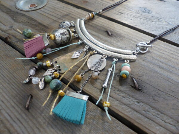 P1300973 Collier liane torque mint vieux rose et ocre