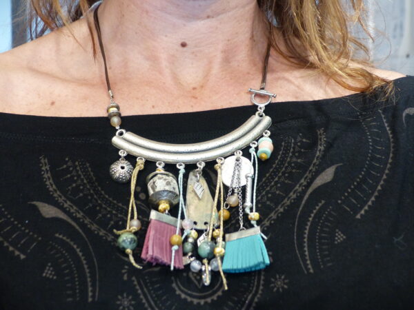 P1300976 Collier liane torque mint vieux rose et ocre