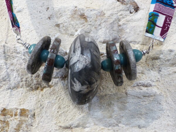 P1310080 Collier XL de décoration raku et wax (défaut)